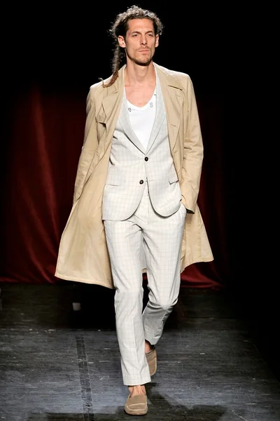 Look 17